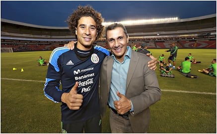 Adolfo Ríos sale en defensa de Guillermo Ochoa; "Yo lo llevaría al mundial"