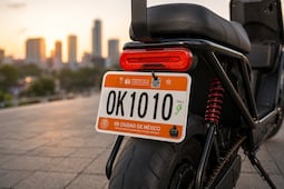 Nuevas placas para scooter y bicimotos en CDMX: dónde se recogen