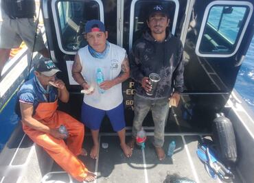 Rescatan con vida a pescadores desaparecidos en puerto de Sisal, Yucatán; presentan signos de deshidratación