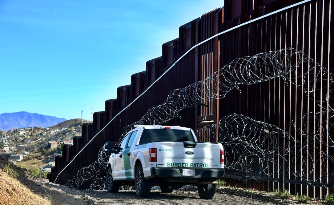 Oficiales de la Border Patrol en Sásabe, Arizona, el 22 de enero de 2025. Foto: Valente Rosas/EL UNIVERSAL