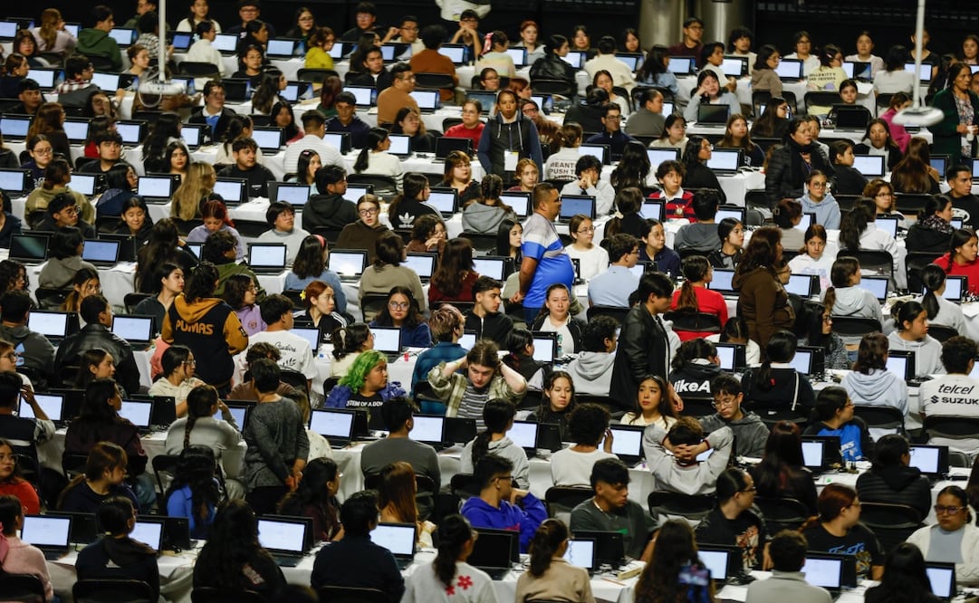 Examen de control presencial de la UNAM  en el Palacio de los Deportes. Foto: Diego Simón / EL UNIVERSAL