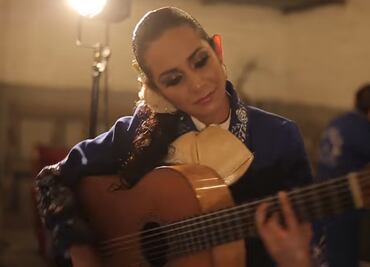 Las canciones pop que nunca imaginaste cantar en mariachi