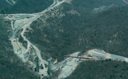 AMLO supervisa avance de carreteras y caminos rurales en Oaxaca y Guerrero