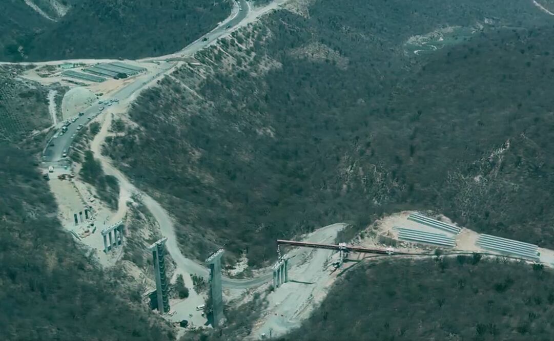 En su cuenta de X, el jefe del Ejecutivo federal difundió un video de la supervisión aérea que realizó a bordo de un helicóptero de la Fuerza Aérea Mexicana (FAM). Foto: captura de pantalla