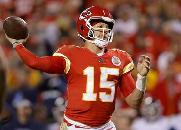 Patrick Mahomes rescata a los Chiefs para vencer a los Titans