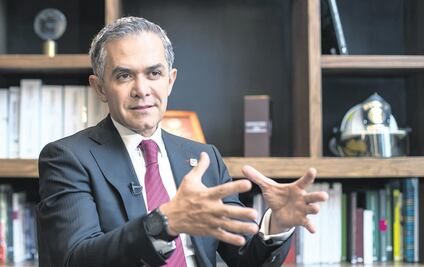 Exsecretario de Mancera comparece ante Fiscalía local por caso de espionaje; desconocía del centro, dice