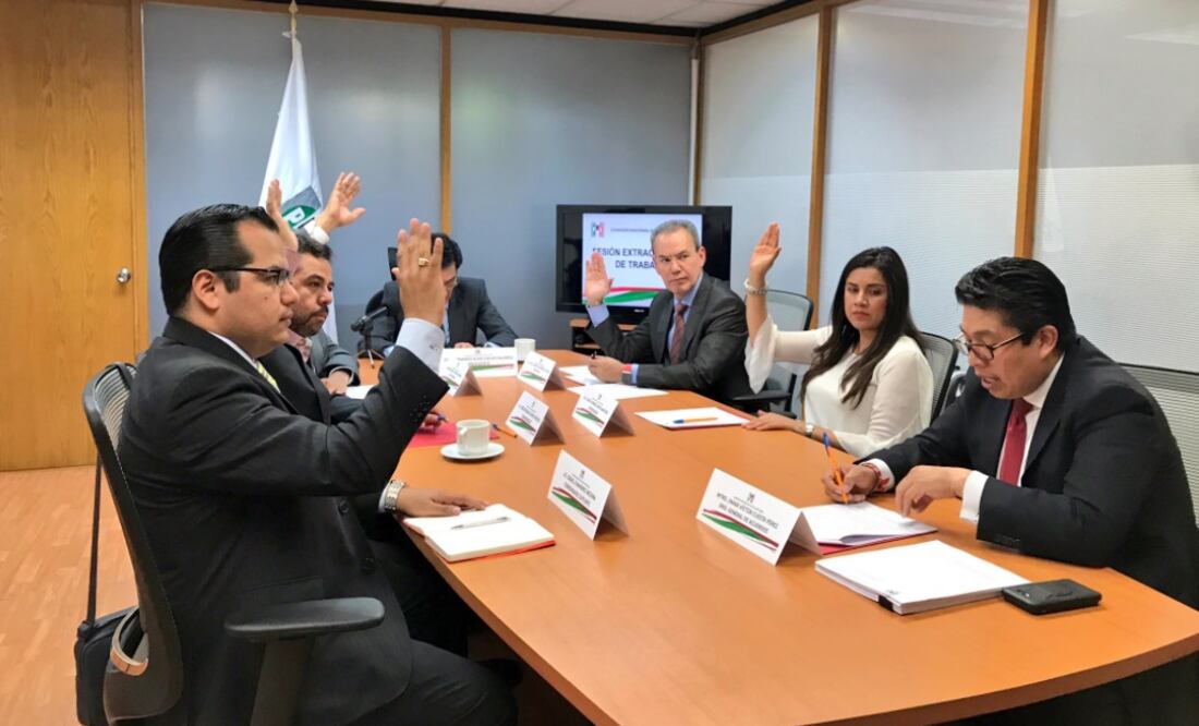 PRI expulsa a Roberto Borge