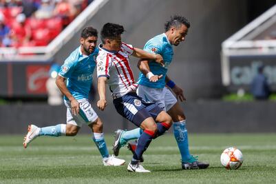 Chivas y Querétaro empatan por la mínima 
