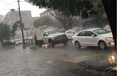 Reportan lluvia generalizada en la CDMX