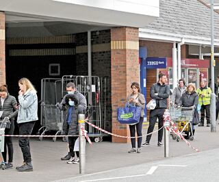 España, segundo en pacientes; Reino Unido, en pleno tsunami