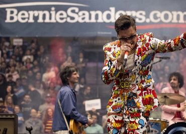 The Strokes estrena canciones en mitin de Bernie Sanders
