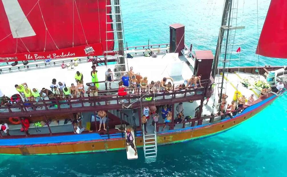 Crucero “El Jolly Roger”. Foto: Facebook Barbados Jolly Roger All Inclusive Pirate Party Cruise Excursion