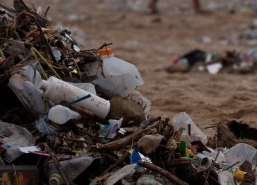 En 2050 habrá más plástico que peces en el mar
