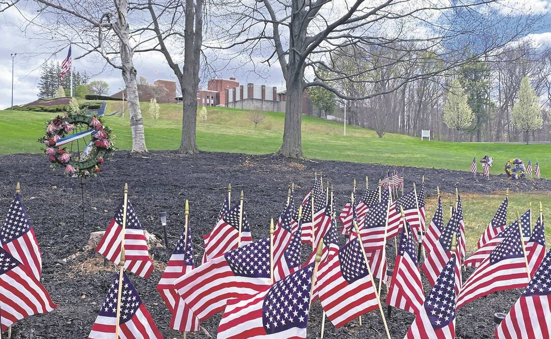 Terrenos de la Casa de los Soldados en Holyoke, donde varias personas murieron debido al Covid-19, en Massachusetts. Foto: RODRIQUE NGOWI/AP