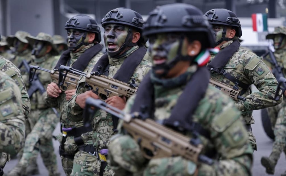 Práctica del contingente de la Secretaría de Marina (Semar) para su participación en el desfile militar del 16 de septiembre, en el Autódromo Hermanos Rodríguez. Foto: Fernanda Rojas / EL UNIVERSAL