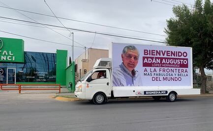 Recorren Ciudad Juárez camiones con anuncios de bienvenida a Adán Augusto López 