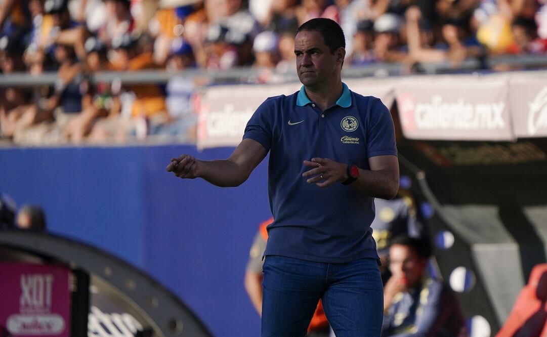 André Jardine en la cancha del Estadio Alfonso Lastras, durante el primer partido de América del Apertura 2024 - Foto: Imago7