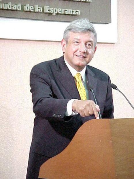 "El dedito", "el gallito" y el beisbol, así eran las mañaneras de AMLO