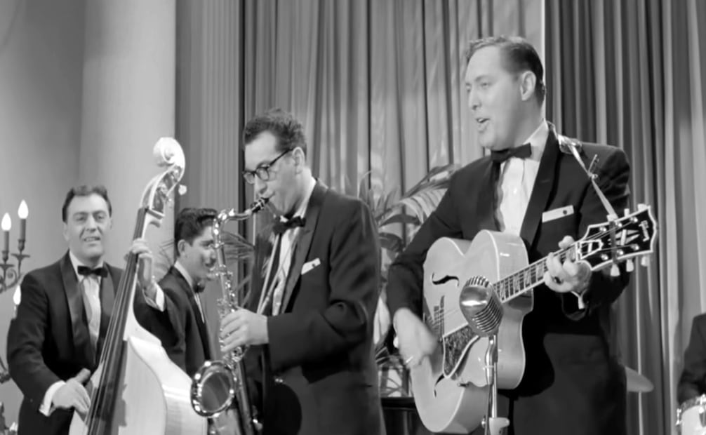 La trama de la película, con el propio Haley de estelar, cuenta la historia de un grupo de amigos que toca música los fines de semana, hasta que les hacen la oferta de convertirlos en una banda de tiempo completo. Captura de pantalla.