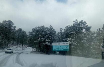 Tras nevada, reabren tránsito en tramo carretero entre Sonora y Chihuahua