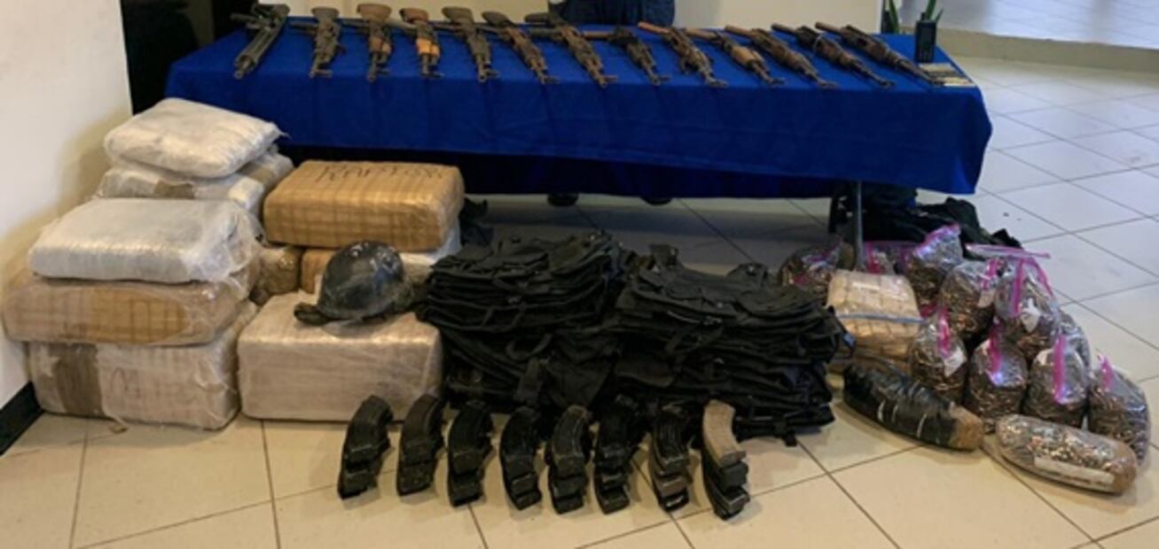 Policía Estatal asegura 78 armas, droga y vehículos en Tamaulipas