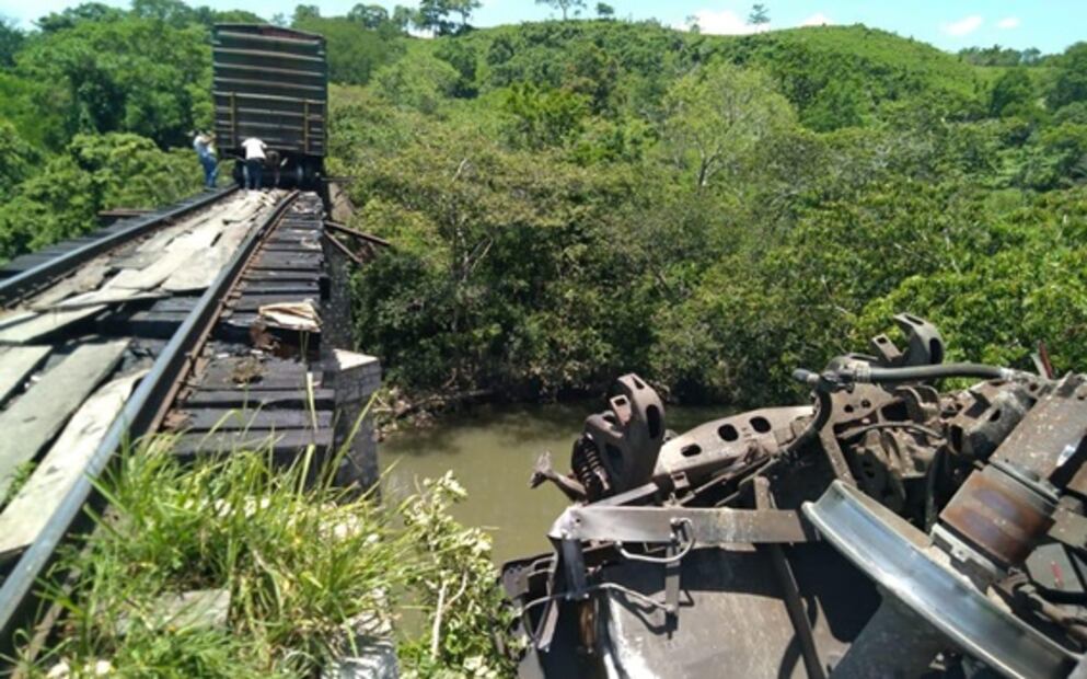 "La Bestia" se descarrila; no se reportan heridos