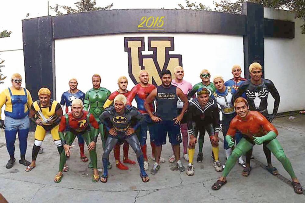 El jugador fue disfrazado de ‘Minion’ con pintura de aceite (TOMADA DE FACEBOOK)