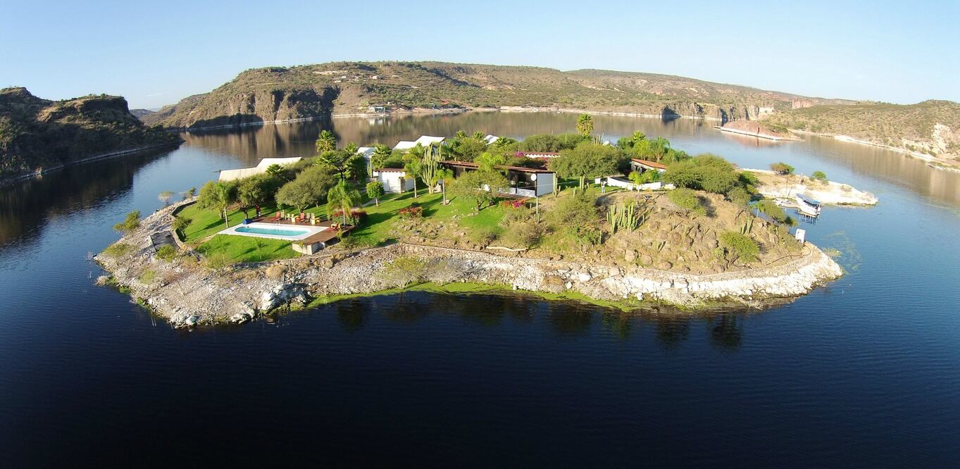 El campamento ofrece cabañas tipo safari y recorridos en lancha. (Foto: Cortesía Ricorda Films)