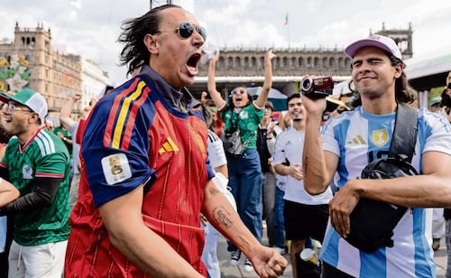 Con festejos masivos despiden el Mundial