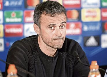 Luis Enrique hace el intento de reanimar a sus jugadores