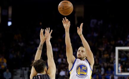 Stephen Curry, el primero en lograr 300 triples en una temporada