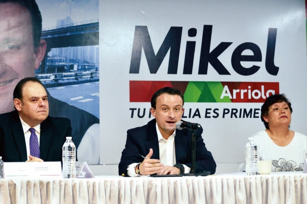 El abanderado del PRI en la CDMX, Mikel Arriola, dice que de ganar habría condiciones de donar terrenos de la capital para construir más universidades; una de ellas, en el área del Aeropuerto Internacional de la Ciudad de México. (ESPECIAL)