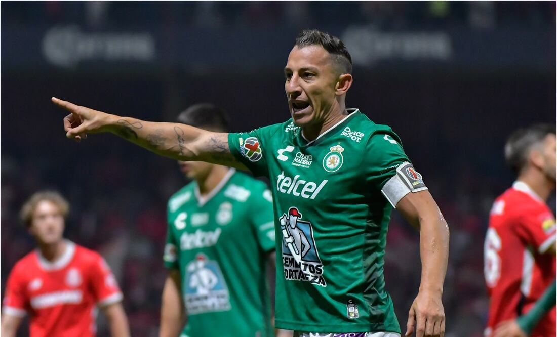 FOTO: IMAGO7 - Andrés Guardado sorprende al viajar a Monterrey con férula y muletas