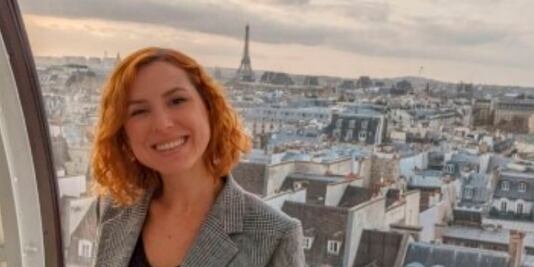 Influencer latina murió tras ser atropellada en París: su esposo se enteró por un mensaje del reloj que tenía la mujer al momento del accidente