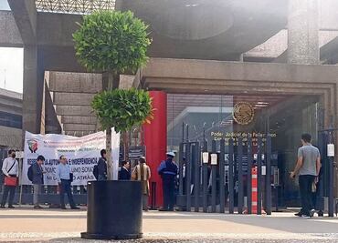 Presentan amparo 761 empleados y jubilados del PJF