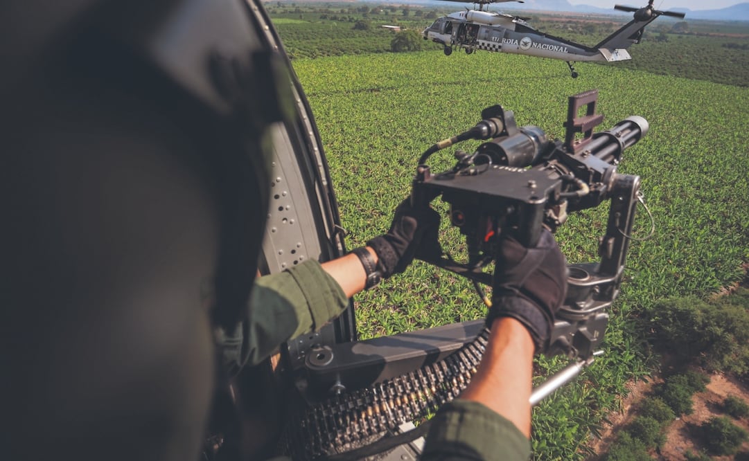 En la fase 2 de la operación Paricutín, dentro del Plan Michoacán, se han intensificado los operativos aéreos con helicópteros artillados, tripulados por elementos de las Fuerzas Especiales del Ejército Mexicano y la Guardia Nacional. Foto: de Luis Camacho. El Universal