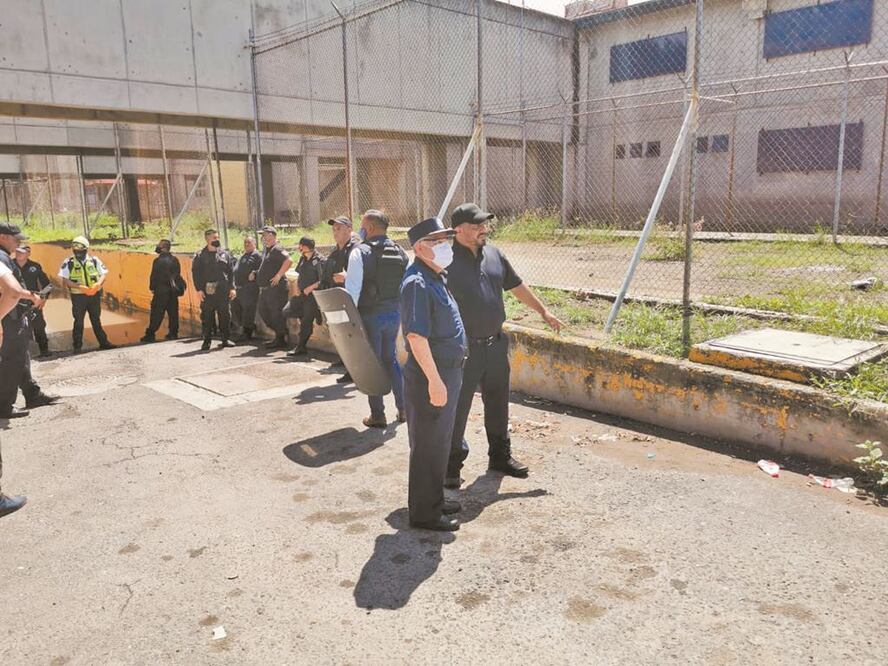 Autoridades de la Comisión Estatal de Seguridad activaron los protocolos para detener el enfrentamiento entre reclusos del penal de Atlacholoaya. ESPECIAL
