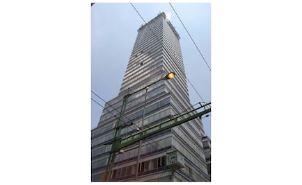 Denuncian realización de “videomapping” en la Torre Latinoamericana