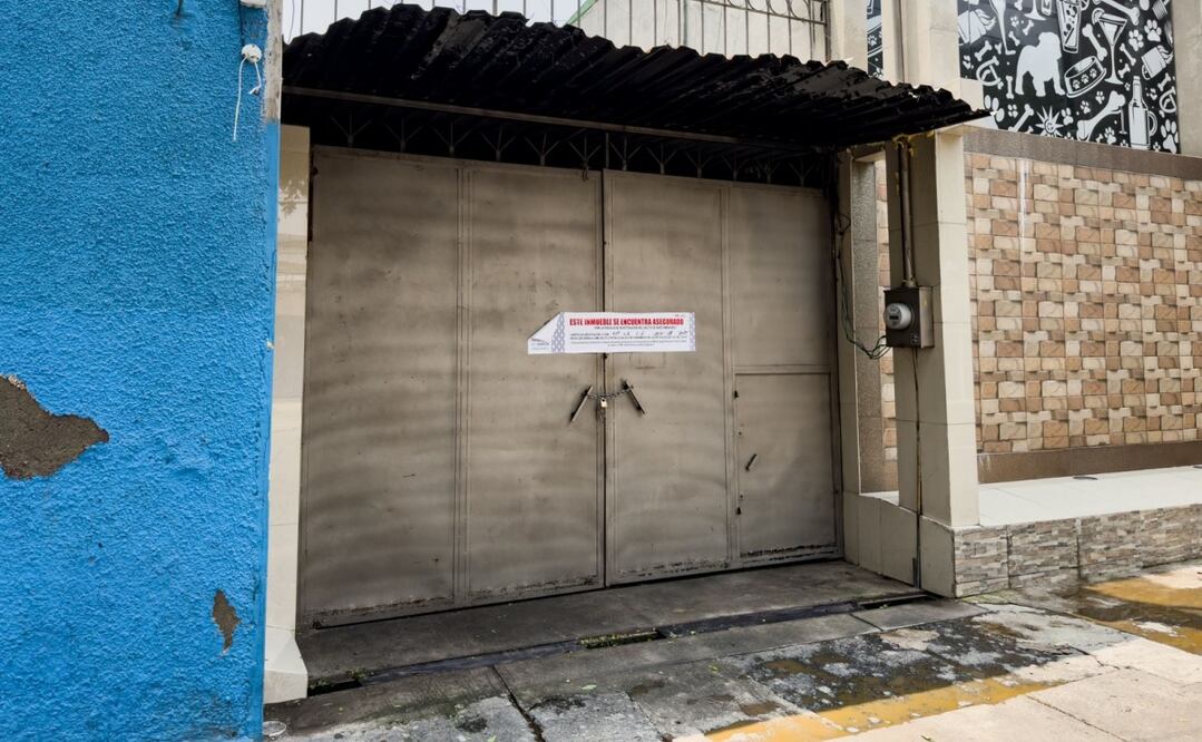 Fachada del bar Perro Salado, resguardado por la Fiscalía de Investigación del Delito de Narcomenudeo de la Ciudad de México. Foto: Hugo Salvador / EL UNIVERSAL
