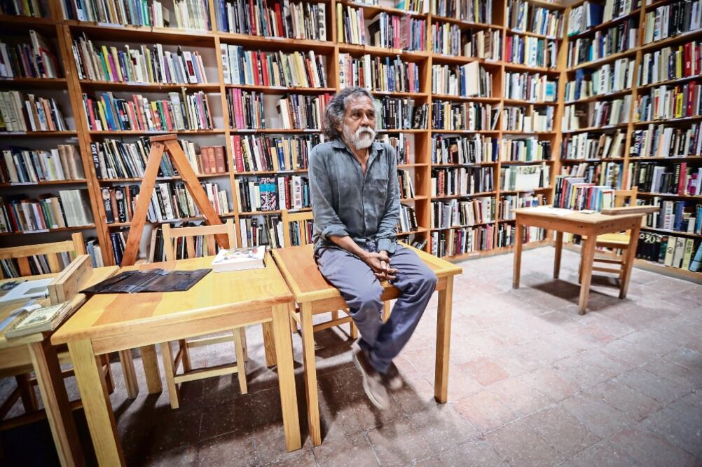 Francisco Toledo, en la biblioteca del Instituto de Artes Gráficas de la ciudad de Oaxaca. (JUAN CARLOS REYES. EL UNIVERSAL)