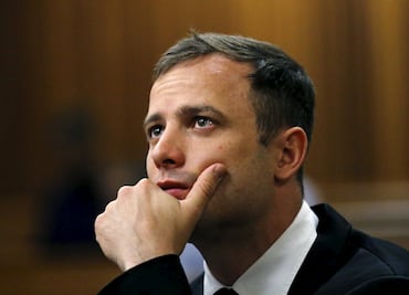 Abogados buscan cambiar cargo por asesinato a Pistorius