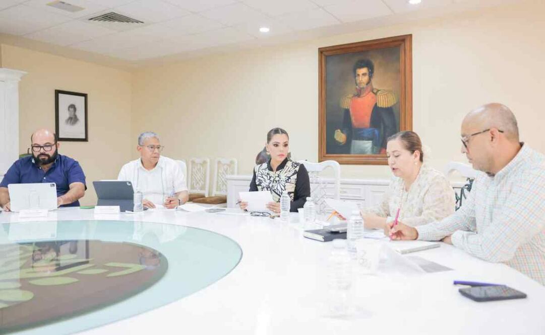 Gobernadora Evelyn Salgado en reunión con los secretarios de Salud, Alondra García Carbajal y de Planeación y Desarrollo Regional, René Vargas Pineda. 24/03/2025 / Foto: Especial