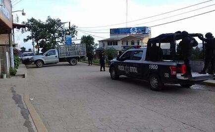 Pobladores liberan a tres mujeres en zona Mixe; retienen policías