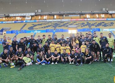 Maradona convive con niños que padecen cáncer