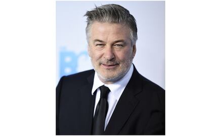 Asistente que entregó la pistola a Alec Baldwin confiesa que no la revisó