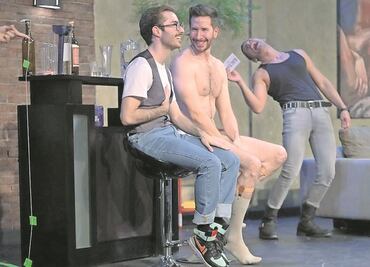 La fiesta camina entre la nostalgia y el voyerismo