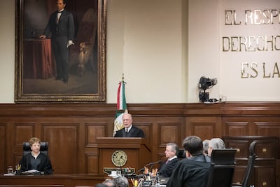 Corte rechaza que en Cofece ganen más que AMLO