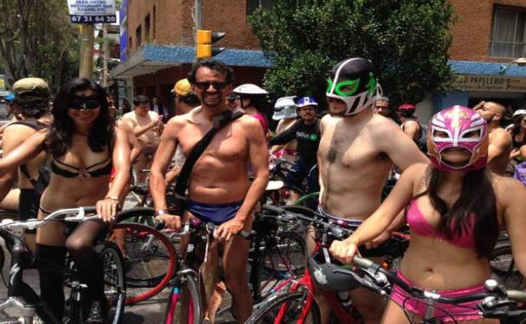 The cyclists gathered at the Monument to the Revolution . (Photo: EL UNIVERSAL )
