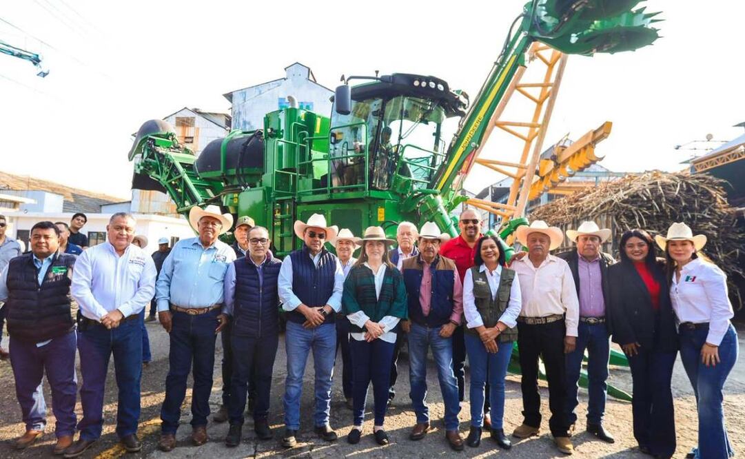 Morelos inicia zafra 2025-2026; Margarita González Saravia entrega cosechadoras a cañeros.
Foto: Especial.