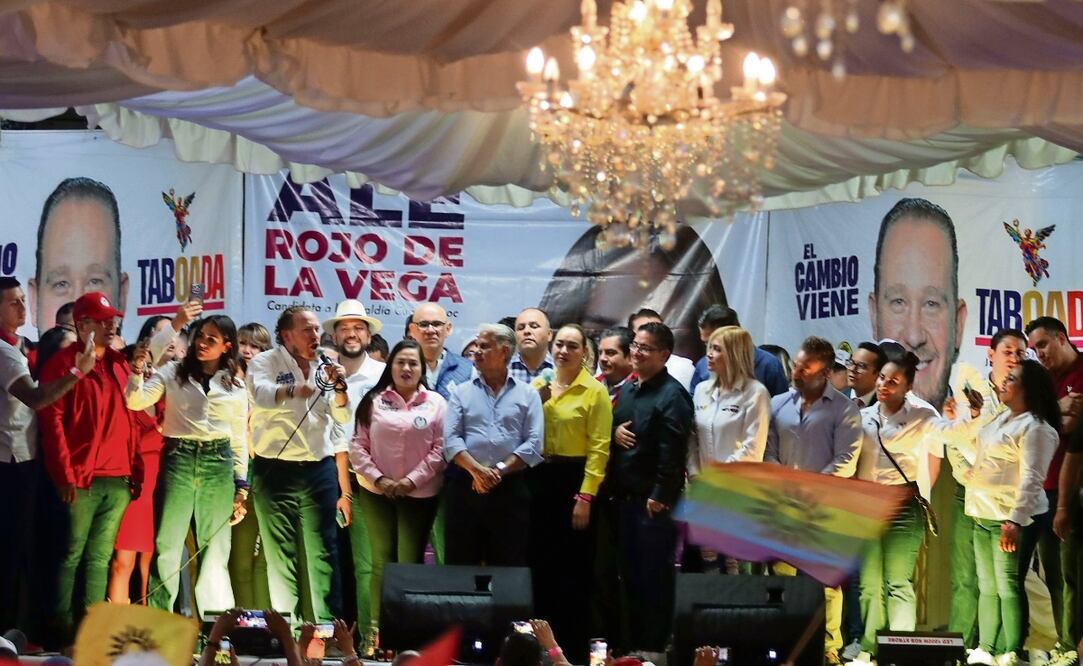 Santiago Taboada encabezó un mitin en el Centro de Convenciones Tlatelolco, donde estuvo acompañado por la aspirante a la alcaldía Cuauhtémoc, Alessandra Rojo de la Vega. Foto: Andrea Murcia Monsivais | Cuartoscuro